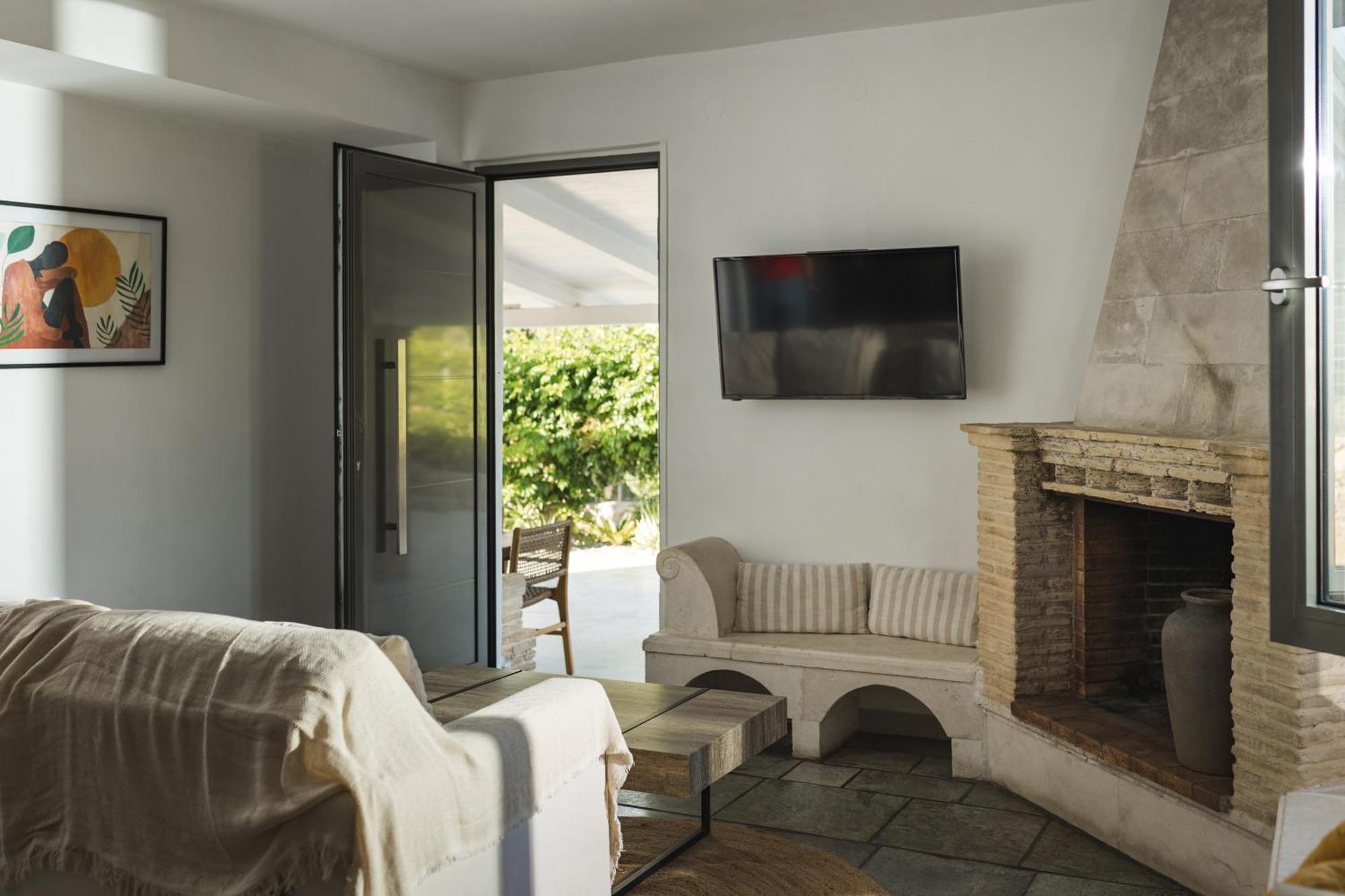 Binios Villa - Private Pool, Walking Distance From The Beach Vasilikí エクステリア 写真