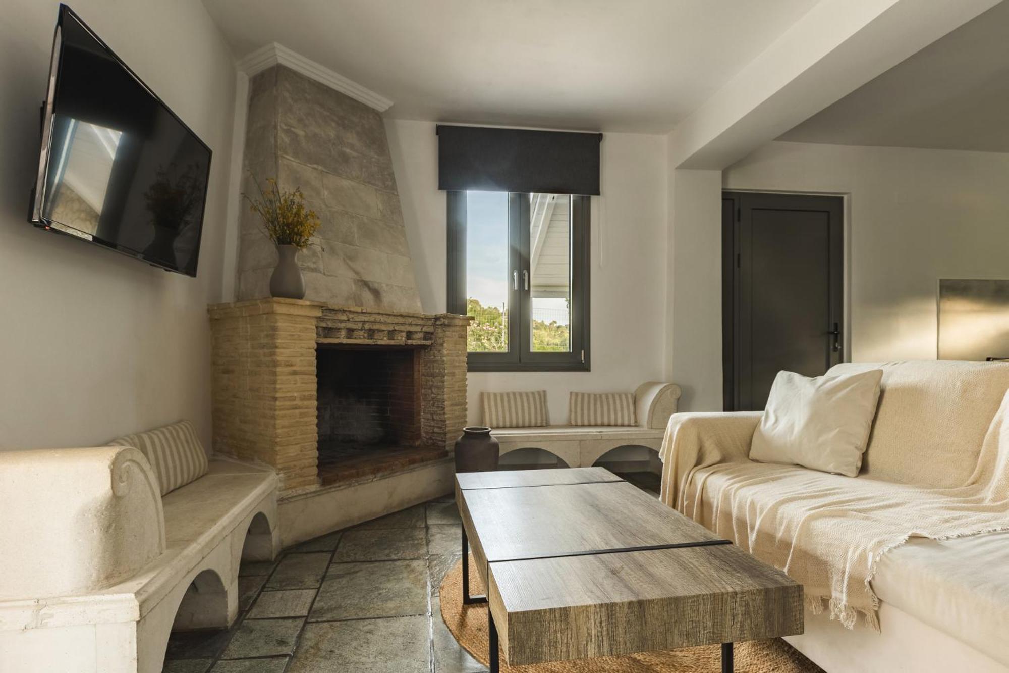 Binios Villa - Private Pool, Walking Distance From The Beach Vasilikí エクステリア 写真